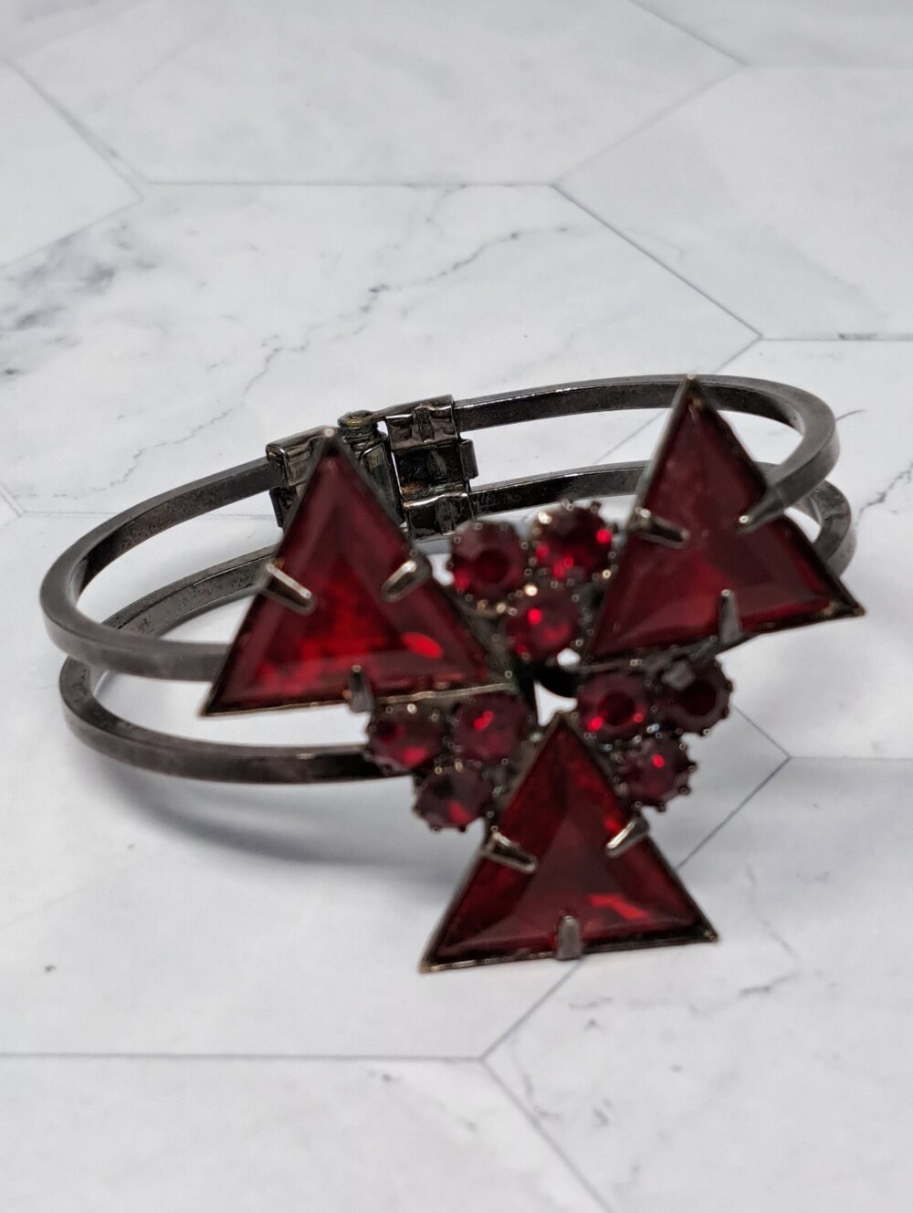 Vintage De Luxe NYC/A'dam statement cuff bracelet - Red art glass.